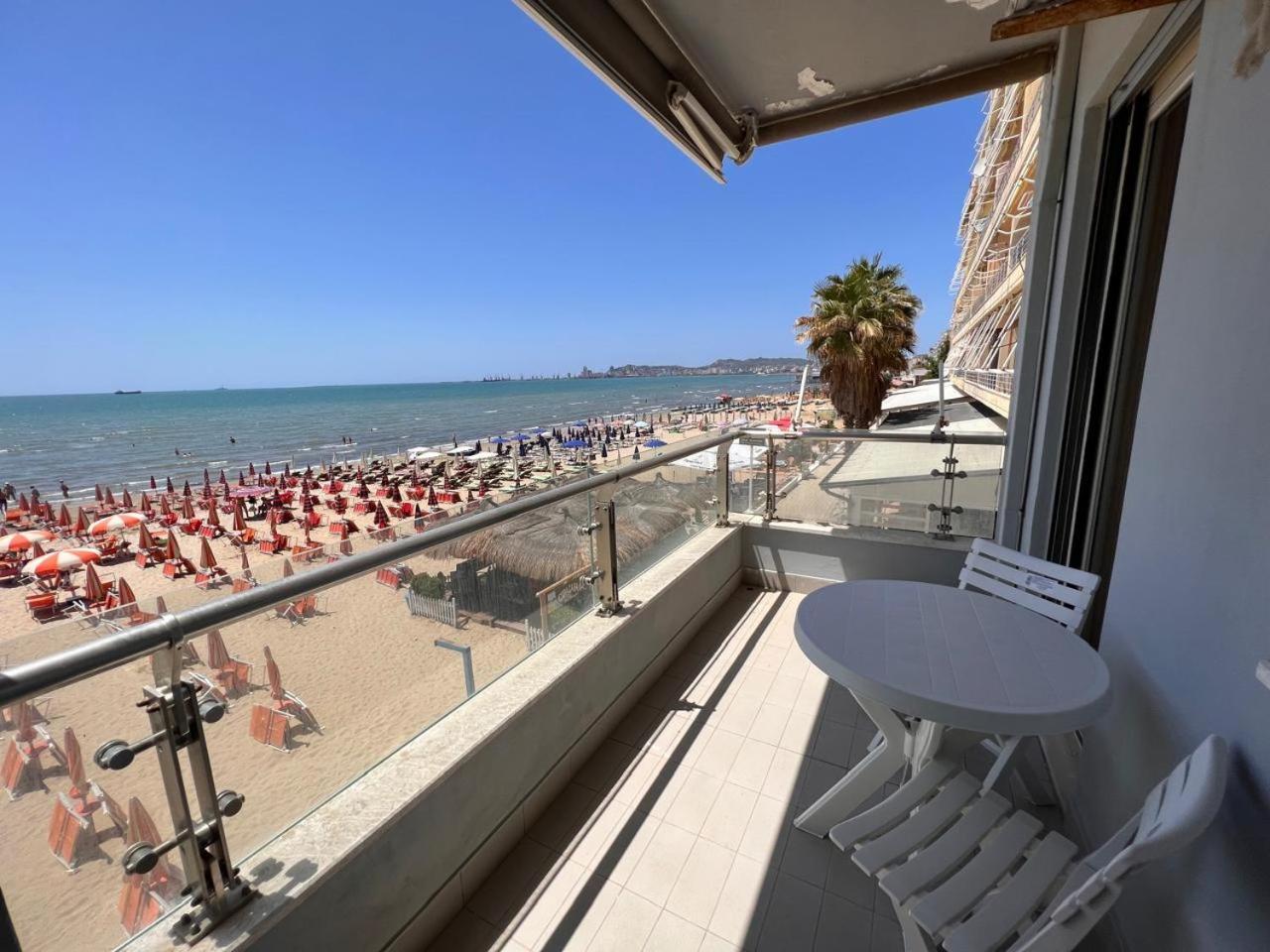 Sea View-Apartment On The Beach - Durrs2 Дуррес Екстер'єр фото