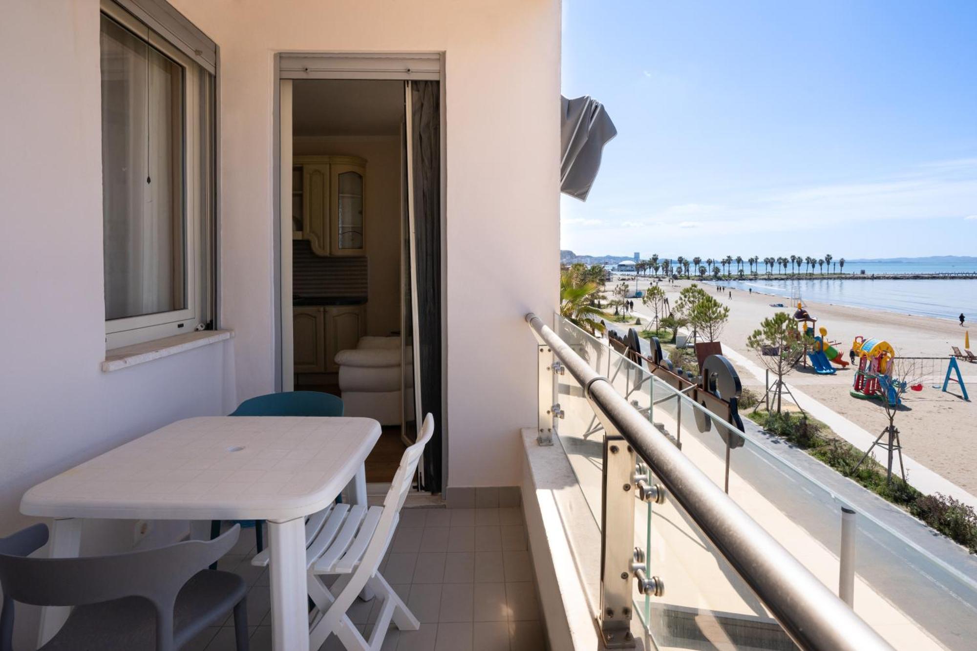 Sea View-Apartment On The Beach - Durrs2 Дуррес Екстер'єр фото