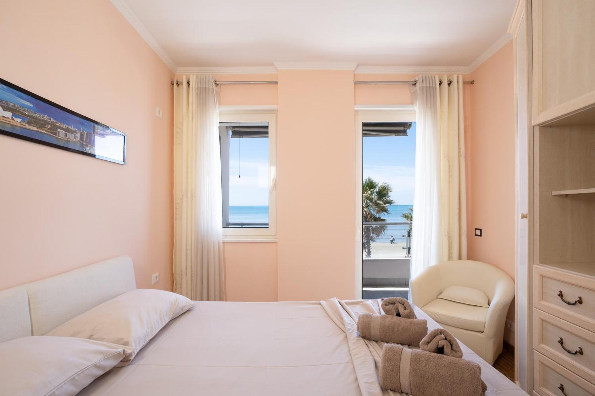 Sea View-Apartment On The Beach - Durrs2 Дуррес Екстер'єр фото